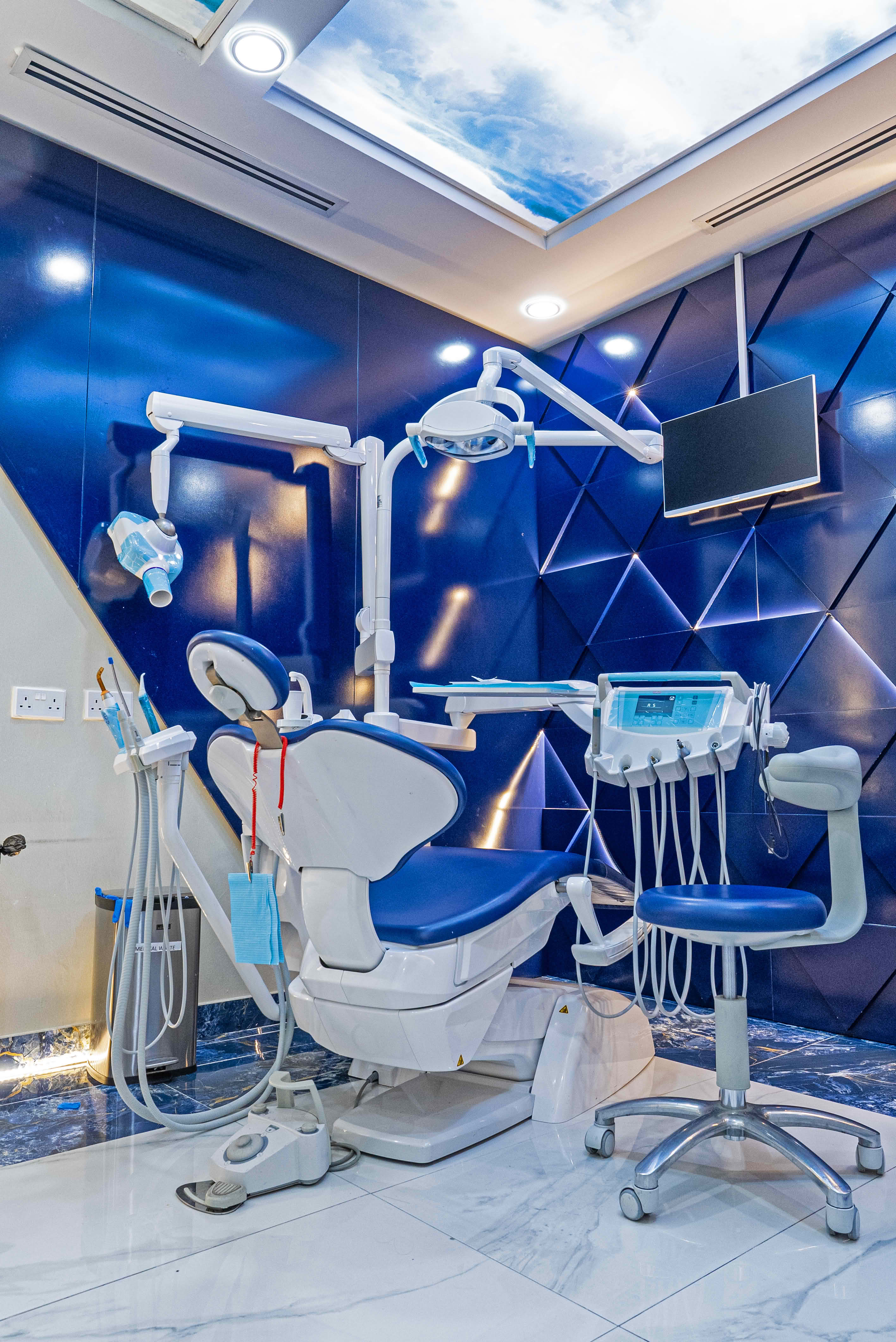 Magnum Dental Clinic-Arjan